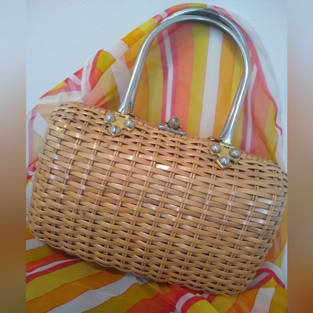 60s Vintage Woven Bamboo Handbag with Metal Handle and Closure
